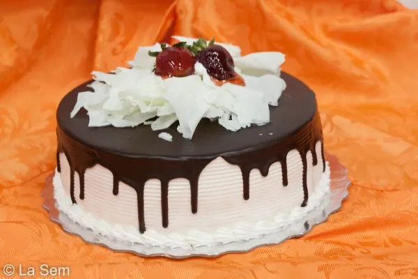 Retail Cakes by La Sem